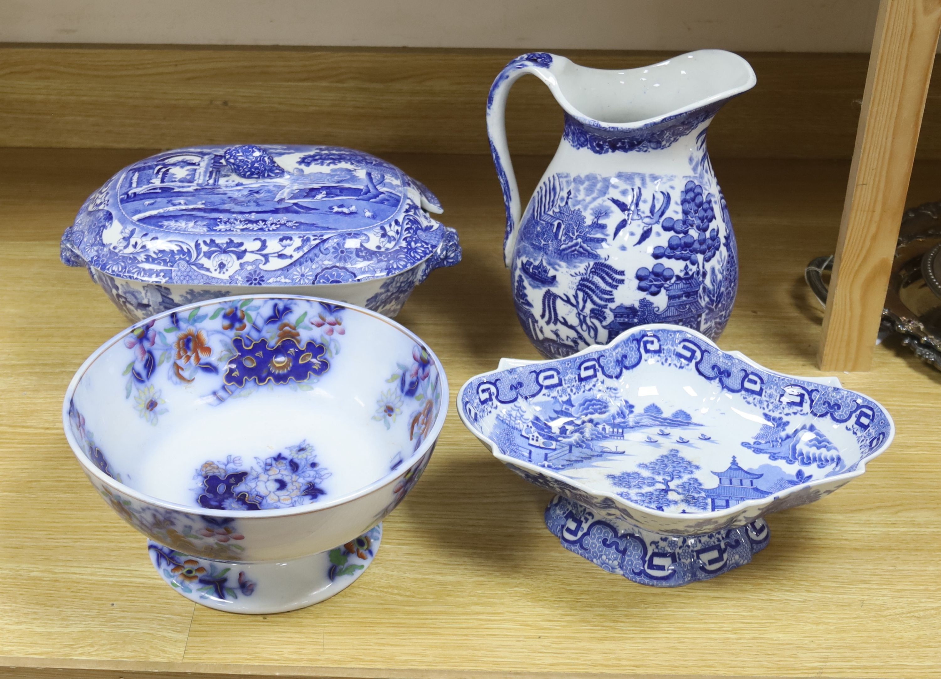 A Spode Italian pattern soup tureen, with cover, 34cm, and three other items